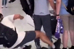 天津一球迷火车站迎接球队归来，结果不慎滑倒铲到于根伟